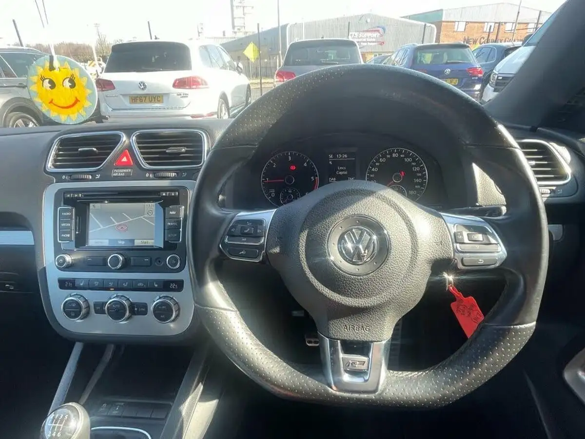 2014-volkswagen-scirocco-20tdi-r-line-big-16
