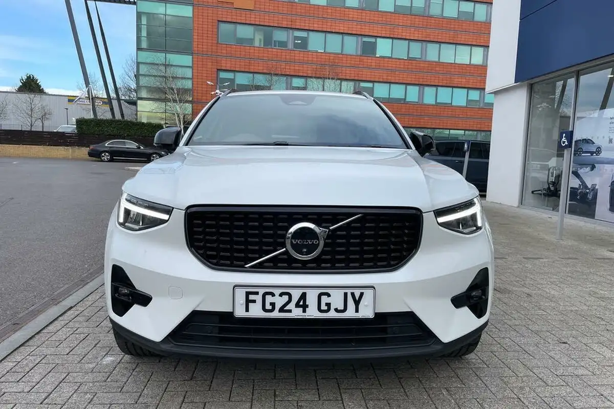 2024-volvo-xc40-20-b4-plus-big-11
