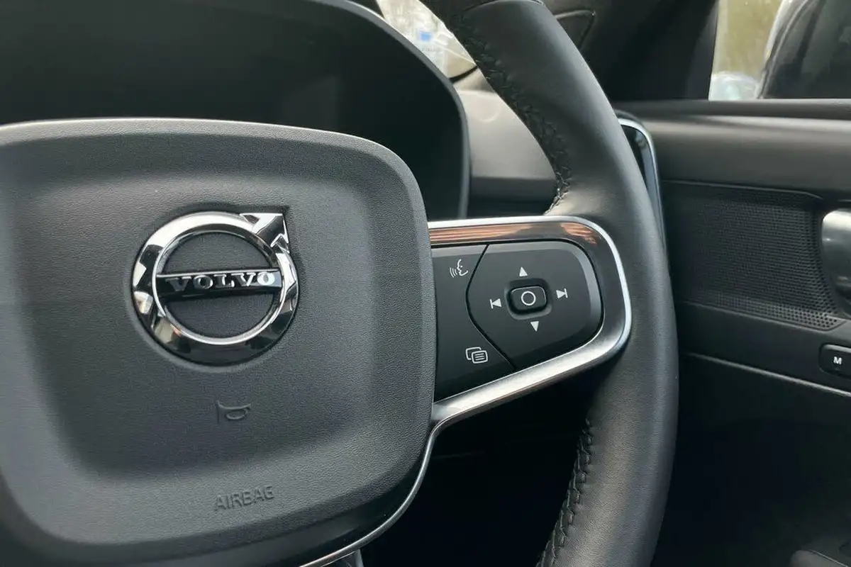 2024-volvo-xc40-20-b4-plus-big-35