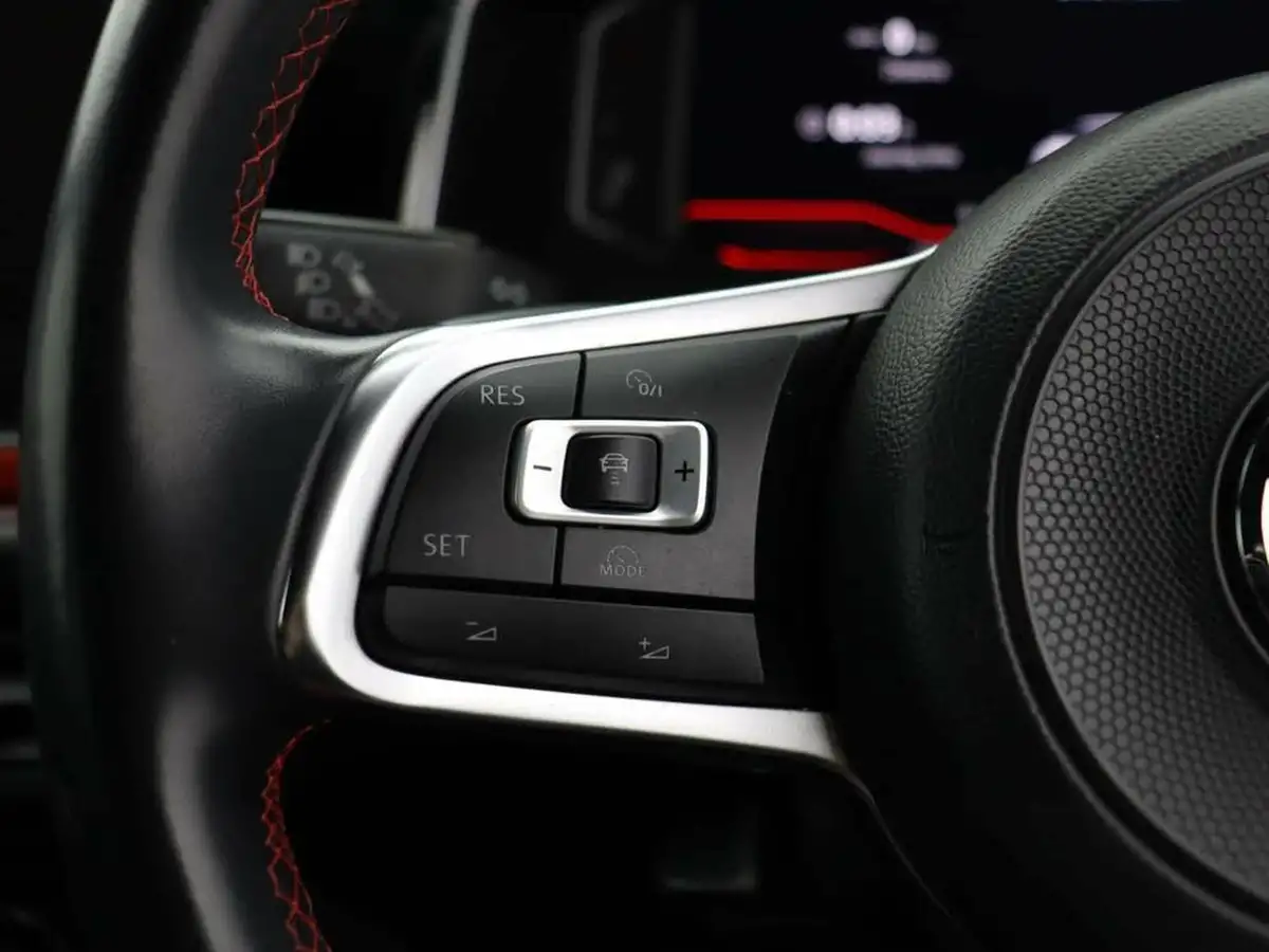 2019-volkswagen-polo-20-tsi-gti-big-31
