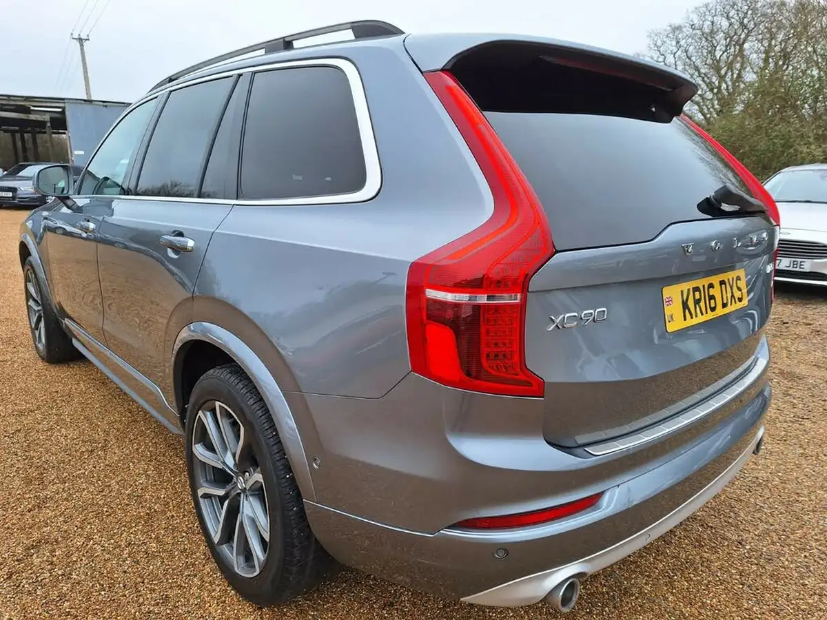 2016-volvo-xc90-20td-momentum-big-3