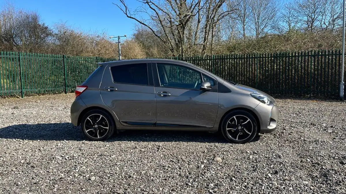 2018-toyota-yaris-15-vvt-i-design-1496cc-big-15