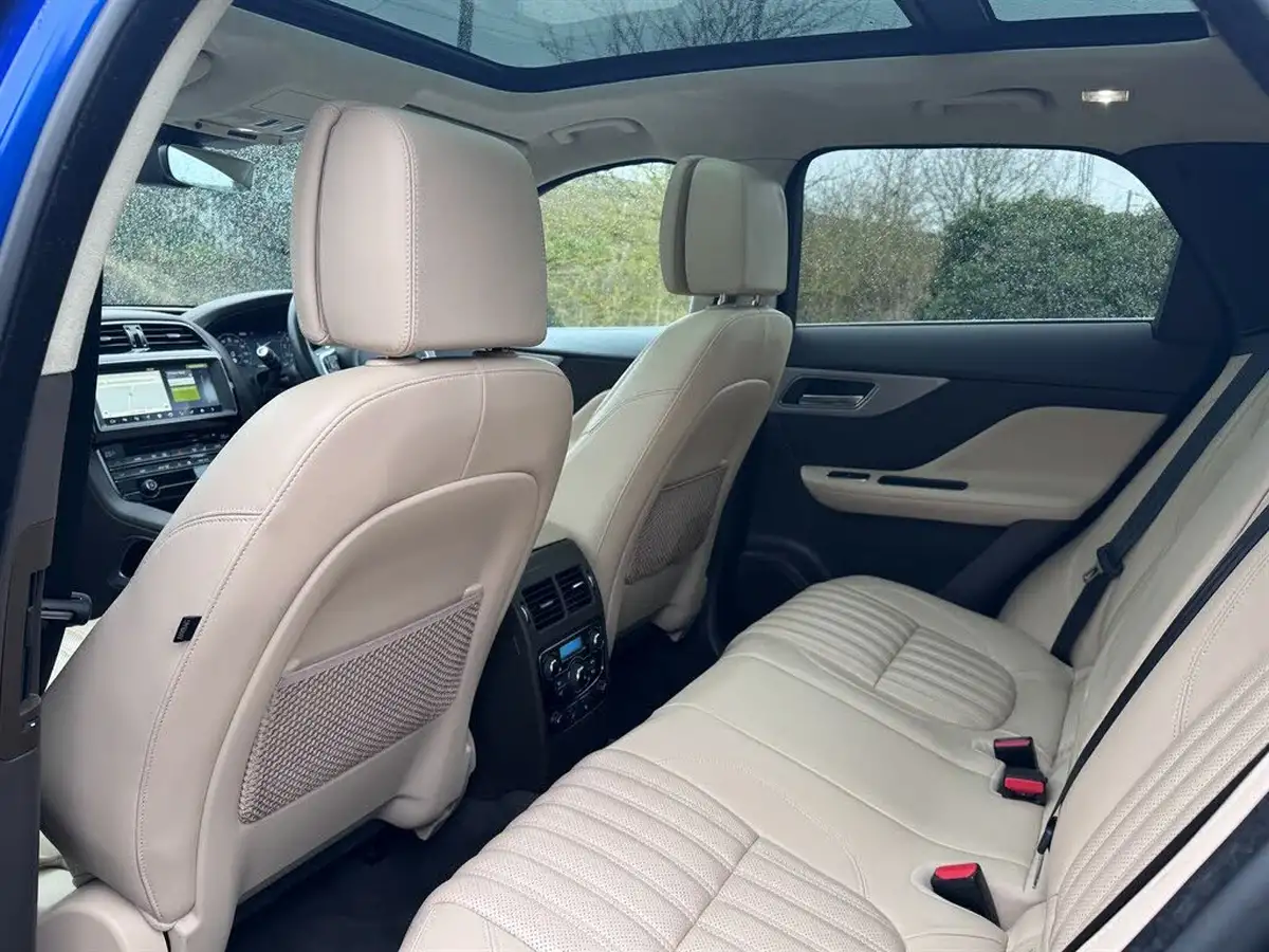 2019-jaguar-f-pace-20i-portfolio-250ps-ss-big-18