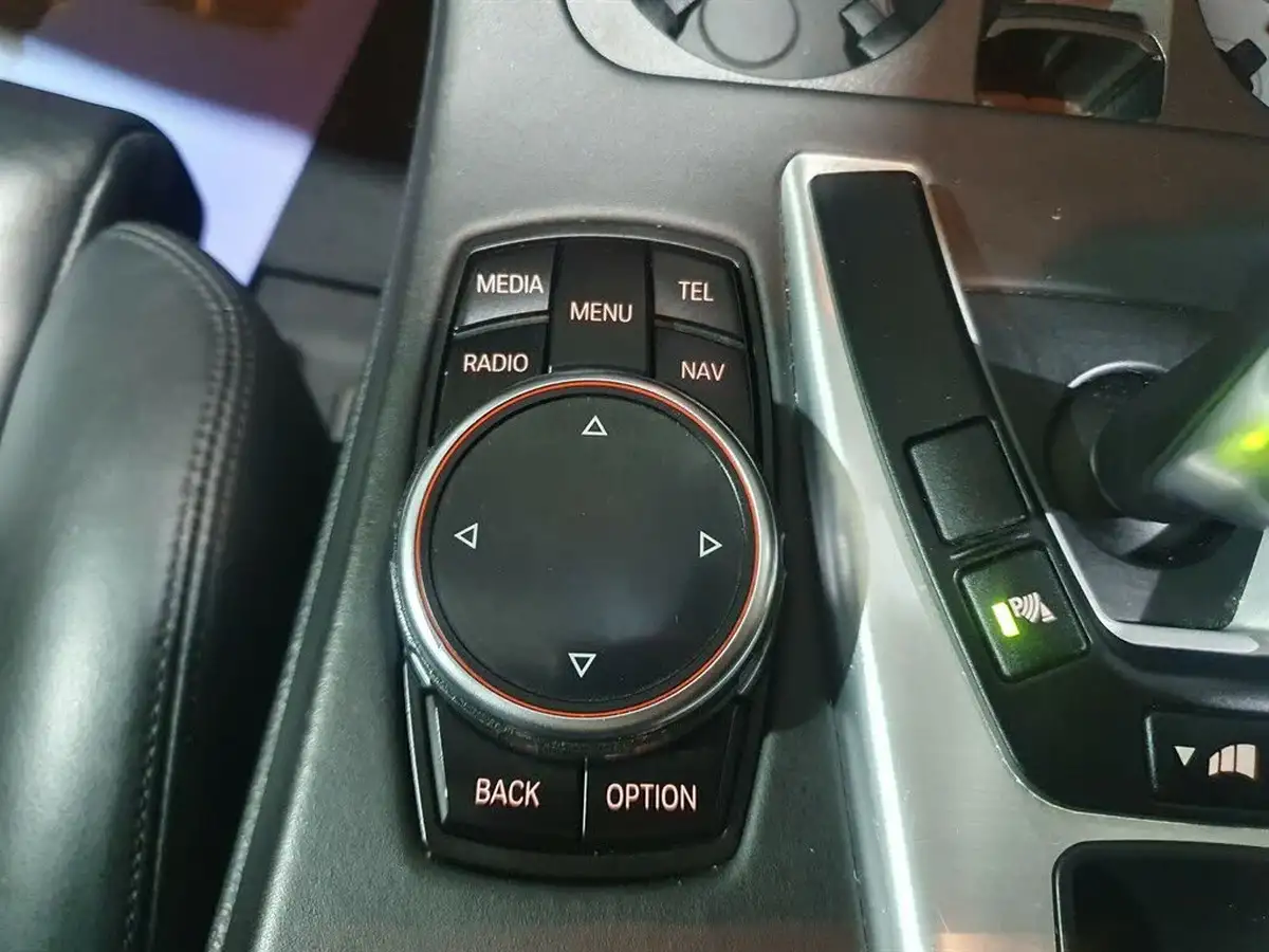 2013-bmw-5-series-44-m5-big-21
