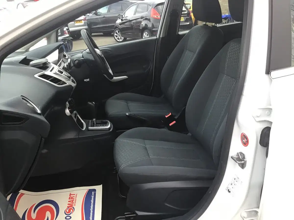 2012-ford-fiesta-14-zetec-5d-auto-big-12