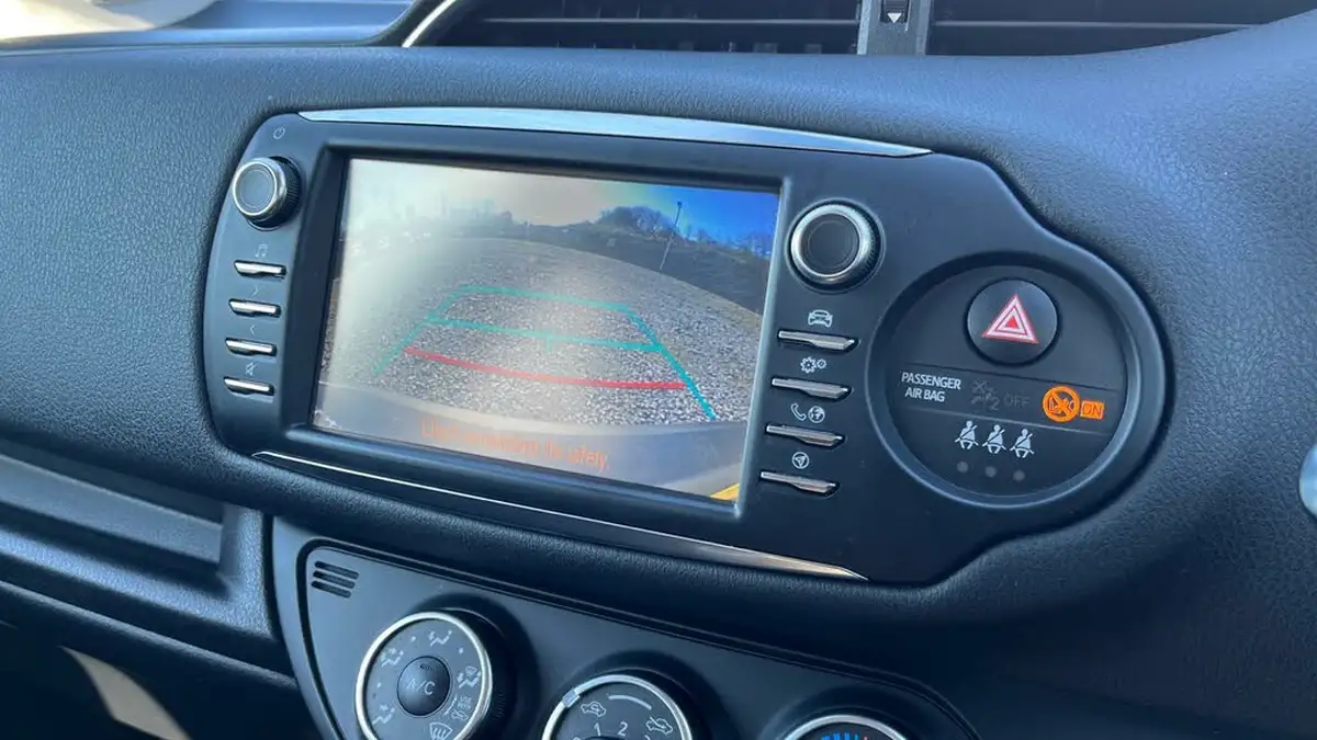 2018-toyota-yaris-15-vvt-i-design-1496cc-big-39