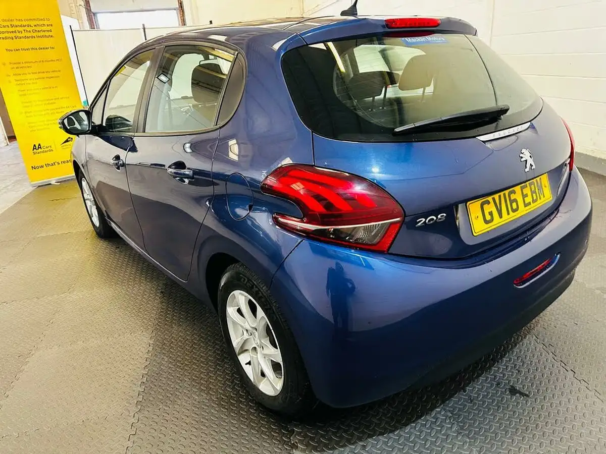 2016-peugeot-208-12-puretech-active-82bhp-5d-big-13