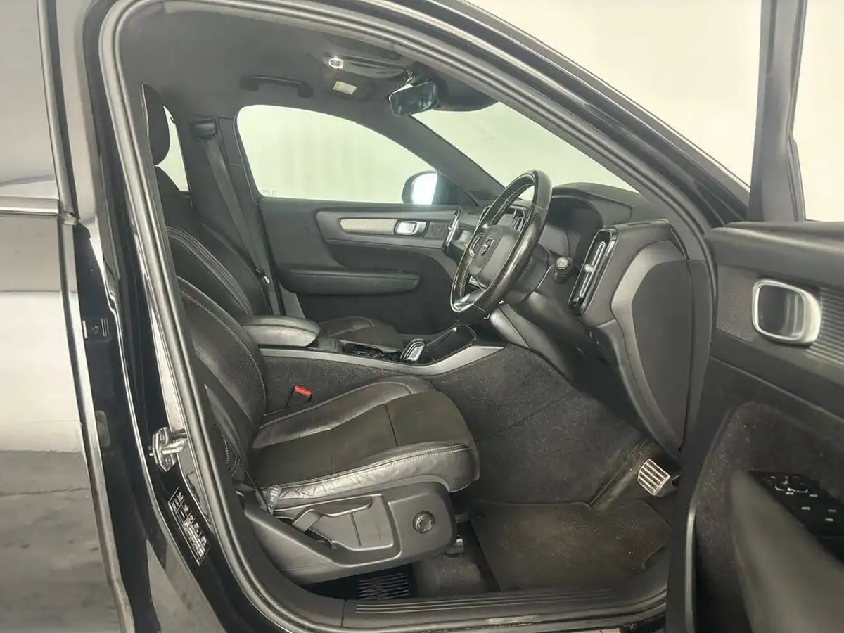 2020-volvo-xc40-20-b4-r-design-big-6