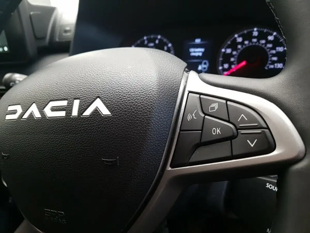 2024-dacia-sandero-stepway-10-tce-extreme-90bhp-big-15