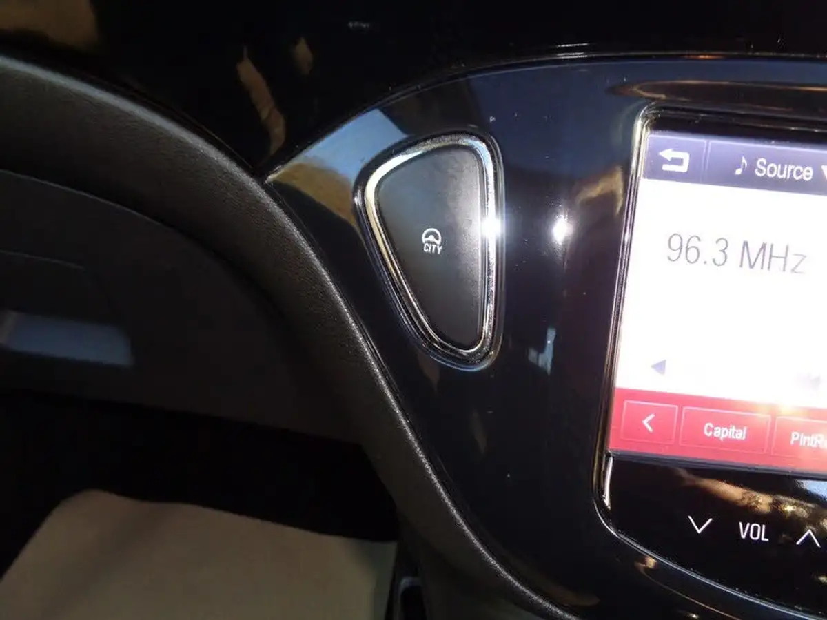 2014-vauxhall-adam-12-glam-technical-pk-big-12