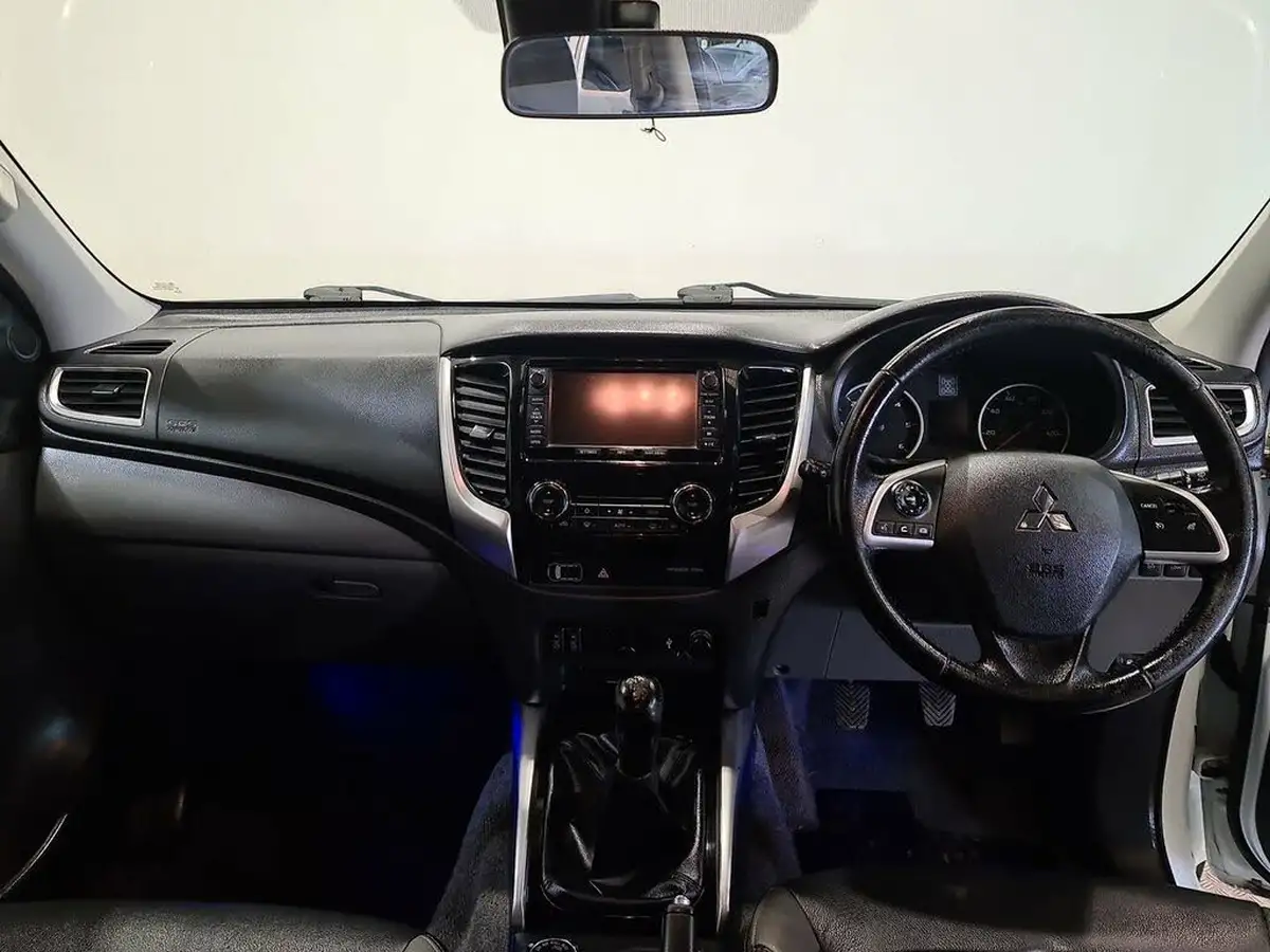 2016-mitsubishi-l200-24di-d-barbarian-big-20