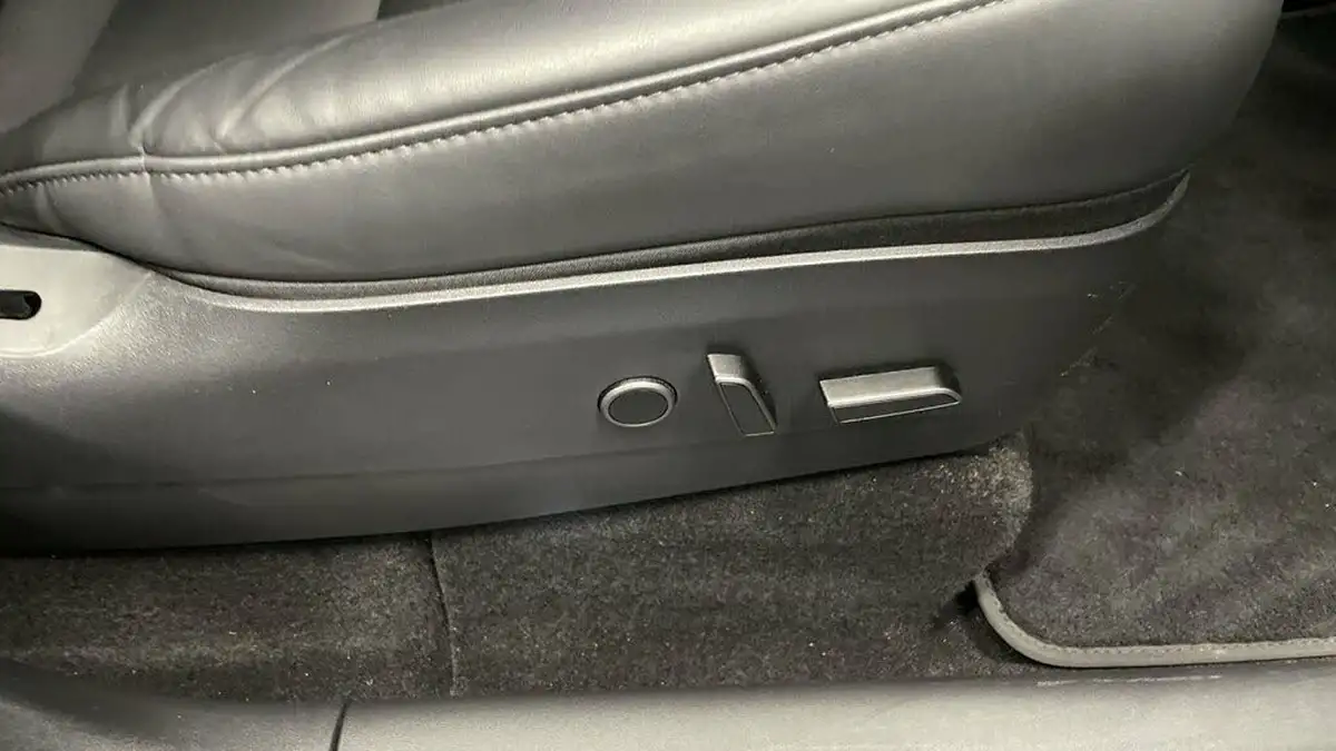 2022-tesla-model-y-e-long-range-big-24