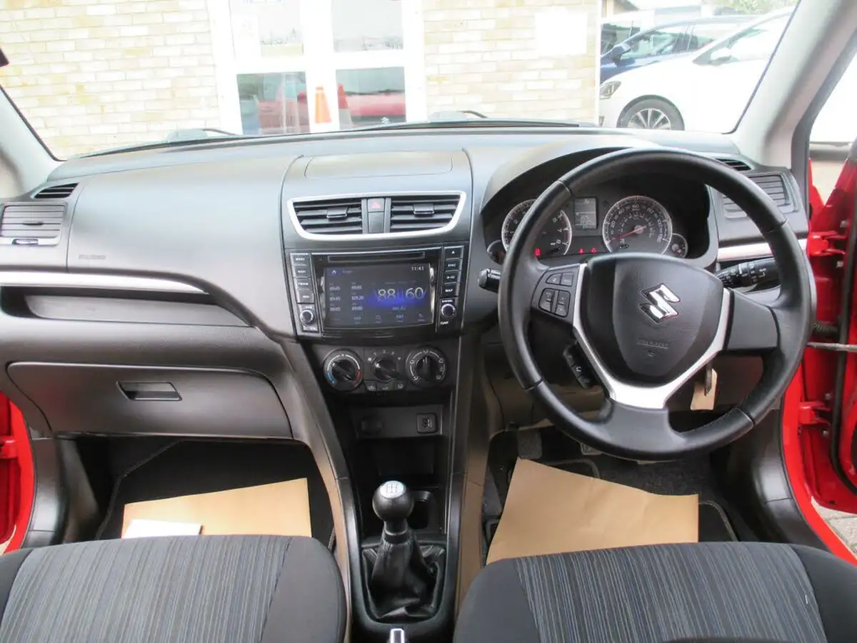 2016-suzuki-swift-12-sz3-5d-big-9