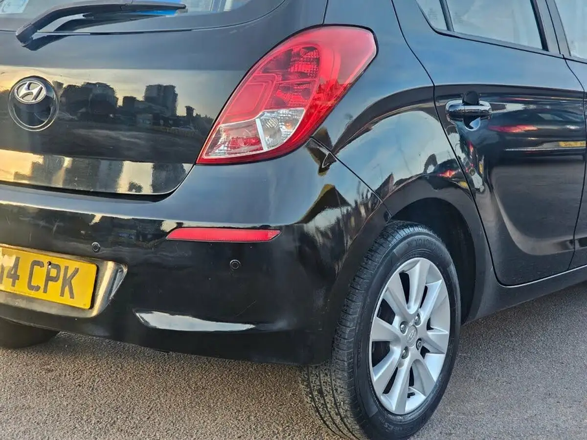 2014-hyundai-i20-14-active-100ps-auto-big-37