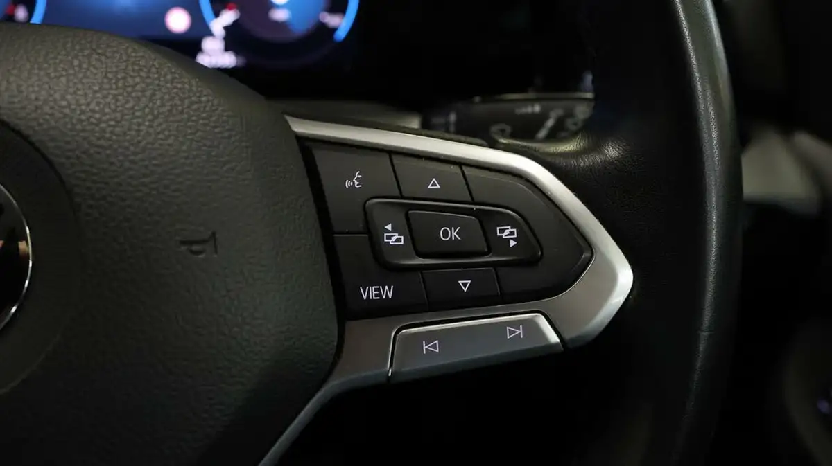 2022-volkswagen-golf-15-tsi-life-150ps-hatchback-big-21