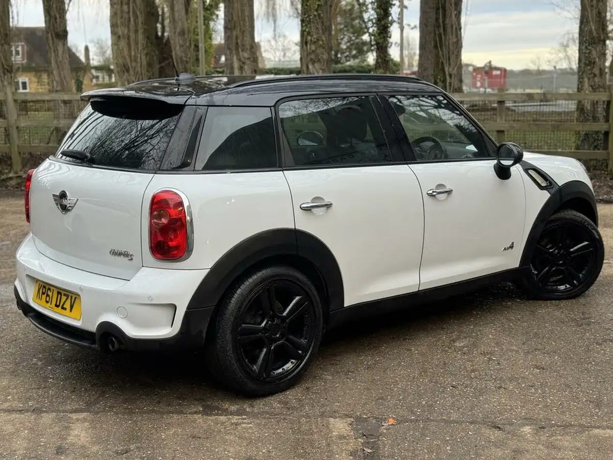 2011-mini-countryman-16-cooper-s-190bhp-all4-big-28
