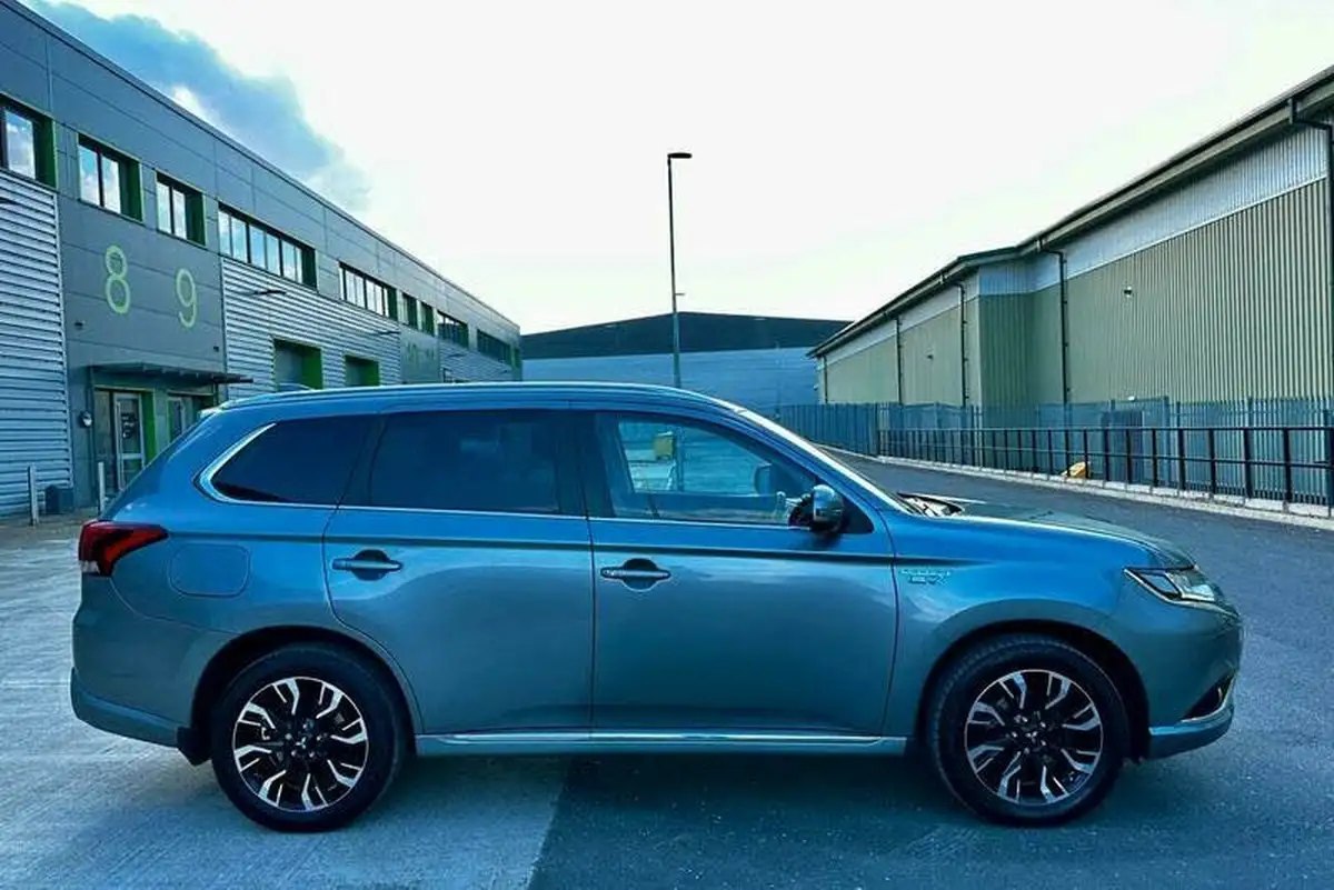2016-mitsubishi-outlander-20-gx4h-phev-big-65