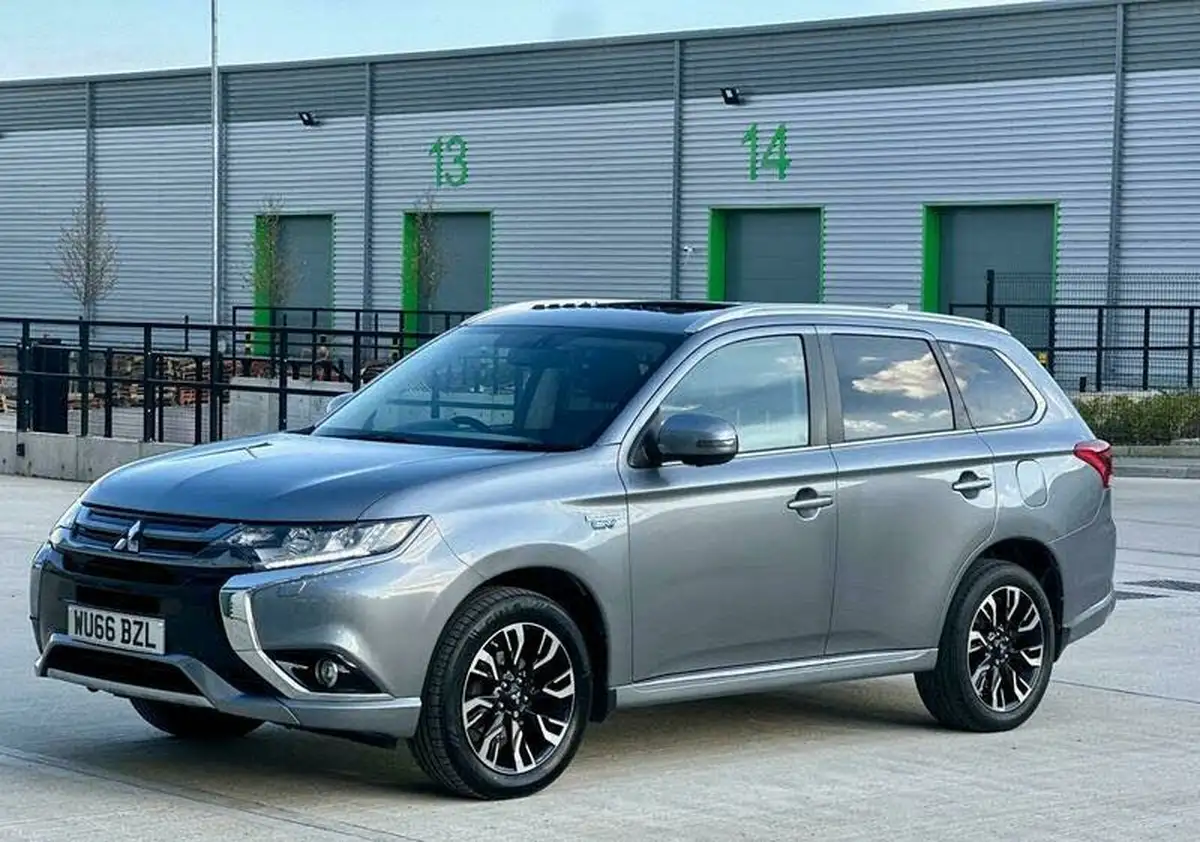 2016-mitsubishi-outlander-20-gx4h-phev-big-37