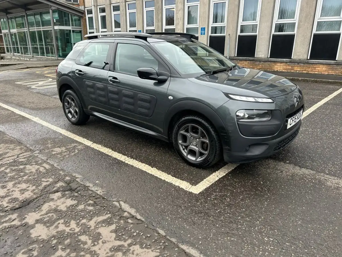 2015-citroen-c4-cactus-16bluehdi-feel-big-5