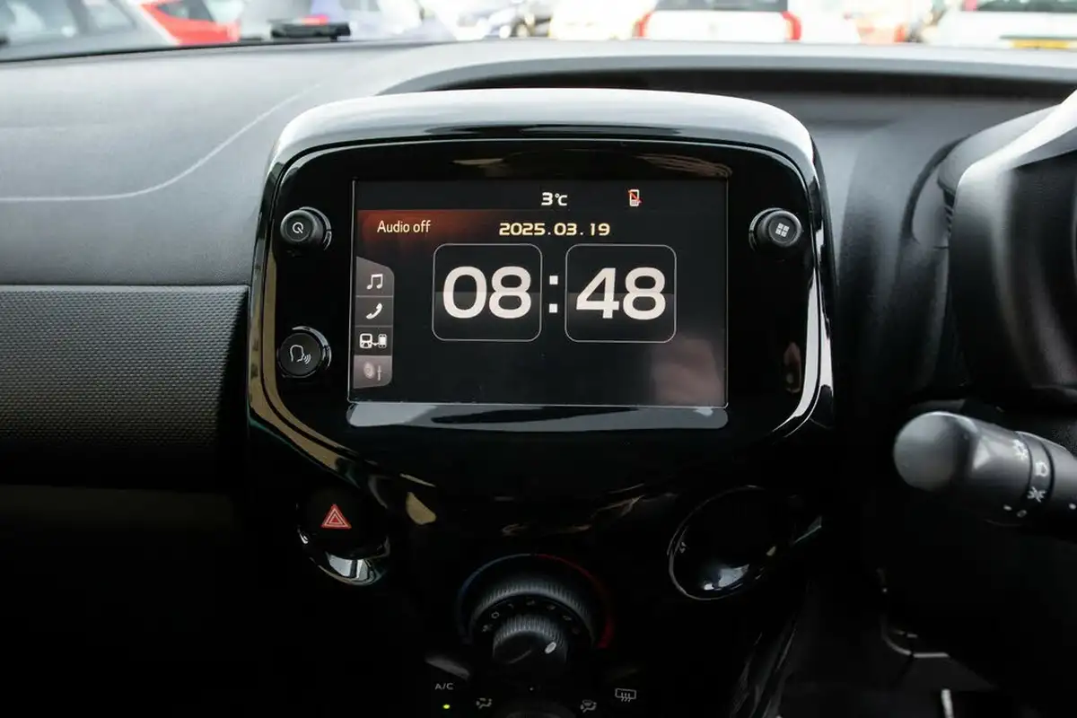 2020-citroen-c1-10-vti-feel-ss-3d-big-21