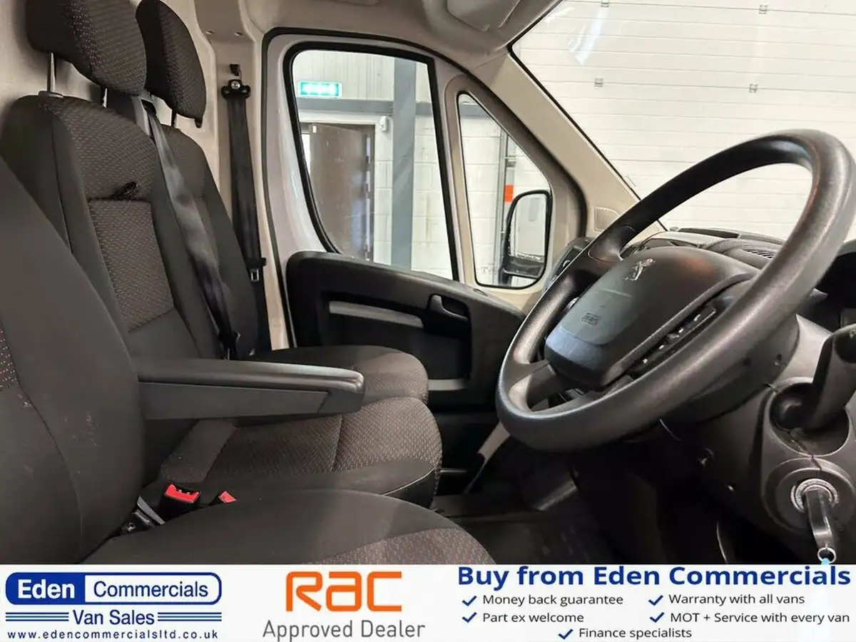 2022-peugeot-boxer-22-bluehdi-professional-335-l3-h2-panel-big-12