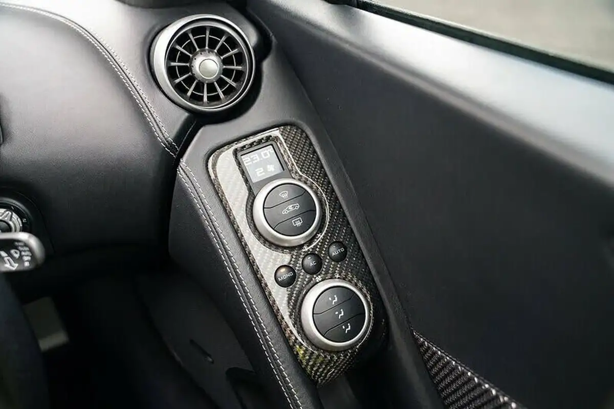 2012-mclaren-12c-38-592bhp-coupe-big-40