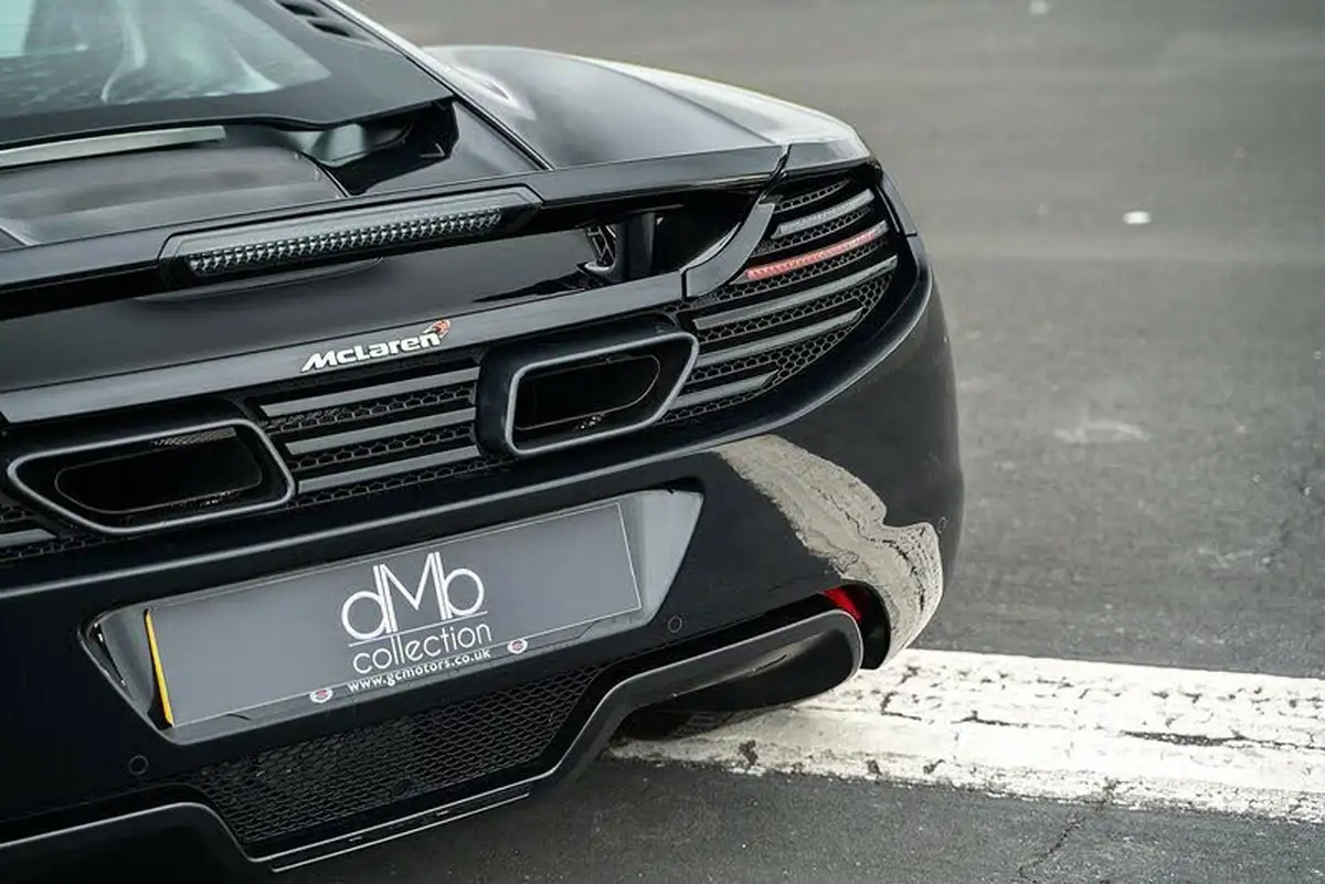 2012-mclaren-12c-38-592bhp-coupe-big-12