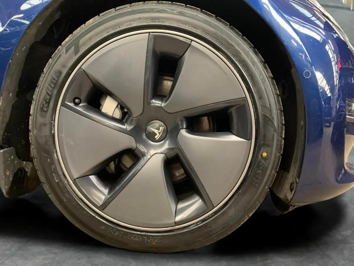 2021-tesla-model-3-e-long-range-awd-big-30