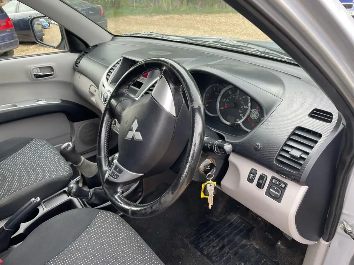 2012-mitsubishi-l200-25td-warrior-eu-v-lth-big-15