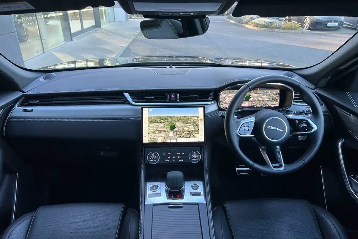 2023-jaguar-f-pace-20-d200-r-dynamic-se-black-big-42
