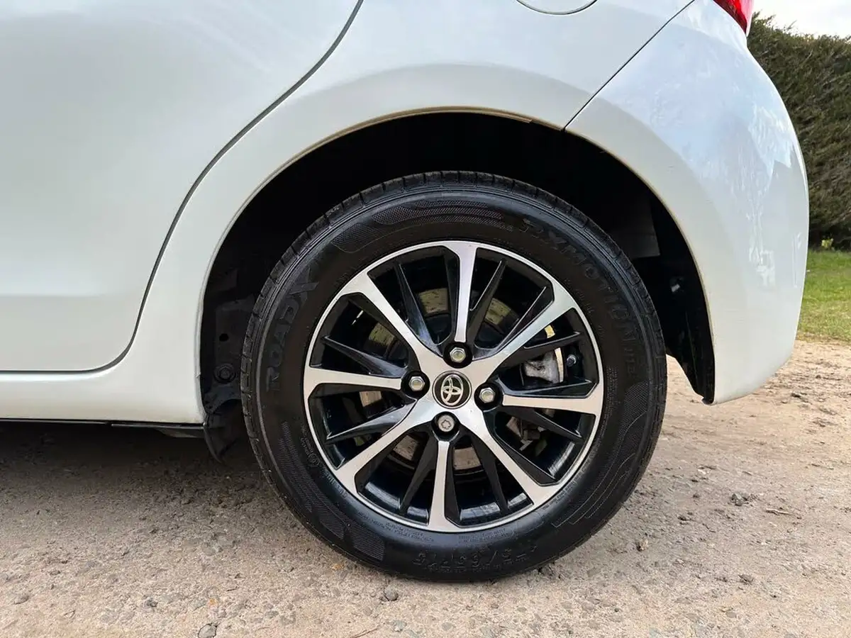 2018-toyota-yaris-15-vvt-i-icon-tech-98bhp-hybrid-1497cc-e-cvt-big-14