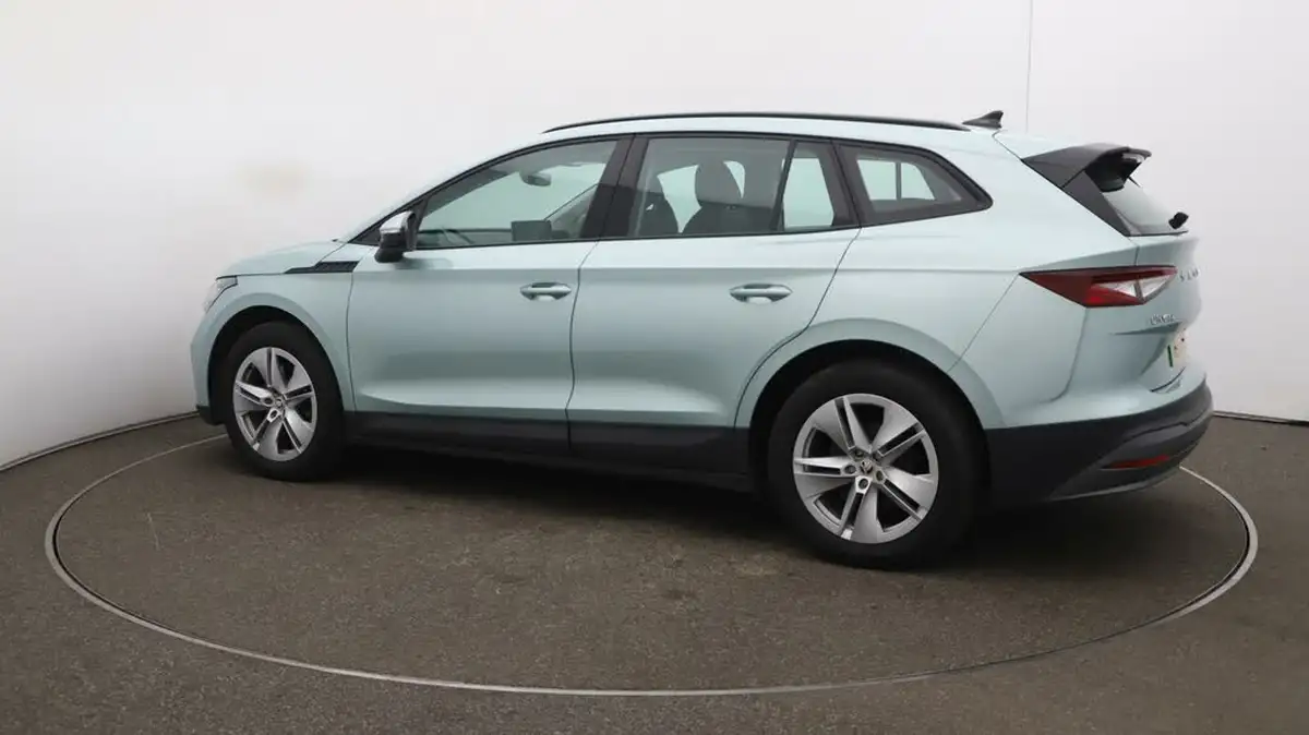 2023-skoda-enyaq-e-60-big-44