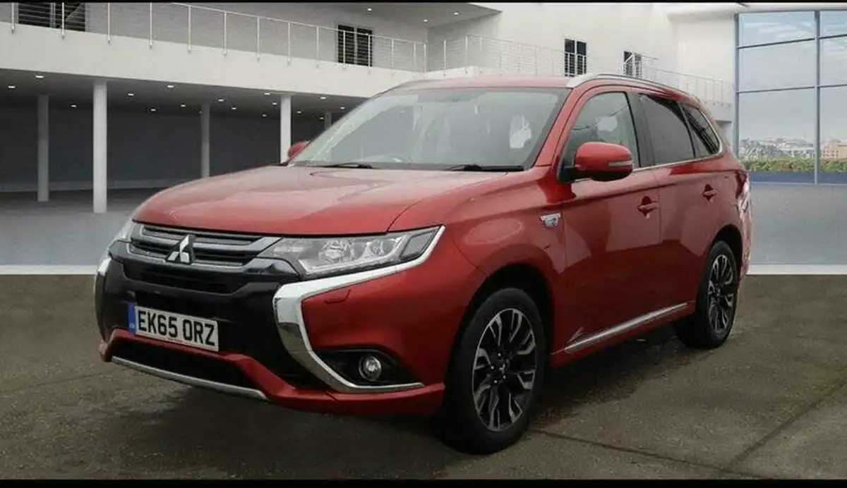 2015-mitsubishi-outlander-20-gx4h-phev-big-1