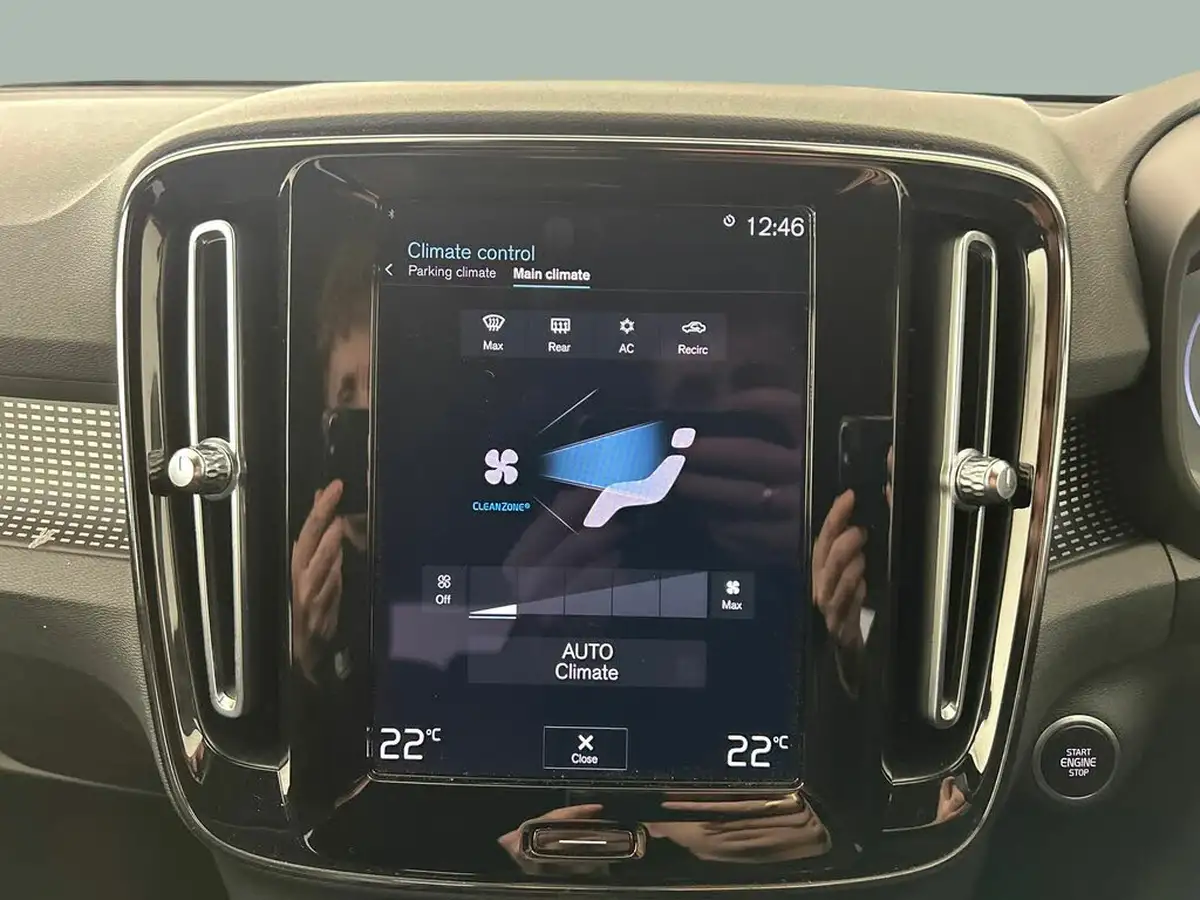 2022-volvo-xc40-15-t4-r-design-big-15