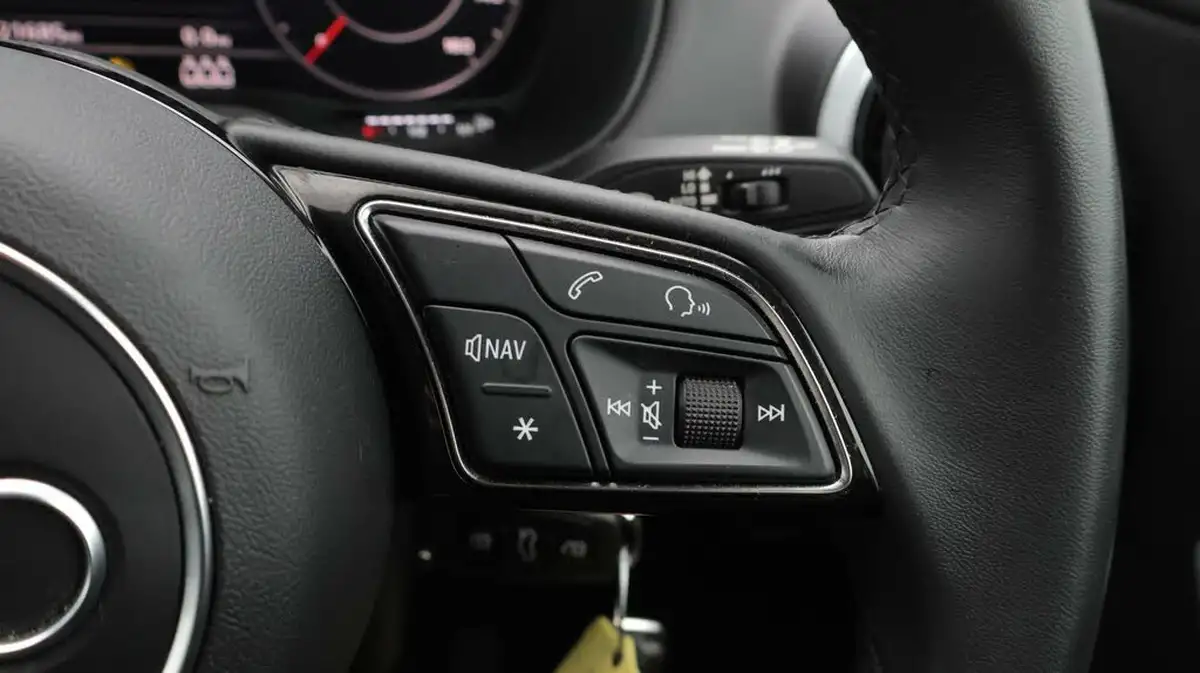 2022-audi-q2-10-30-tfsi-sport-big-24
