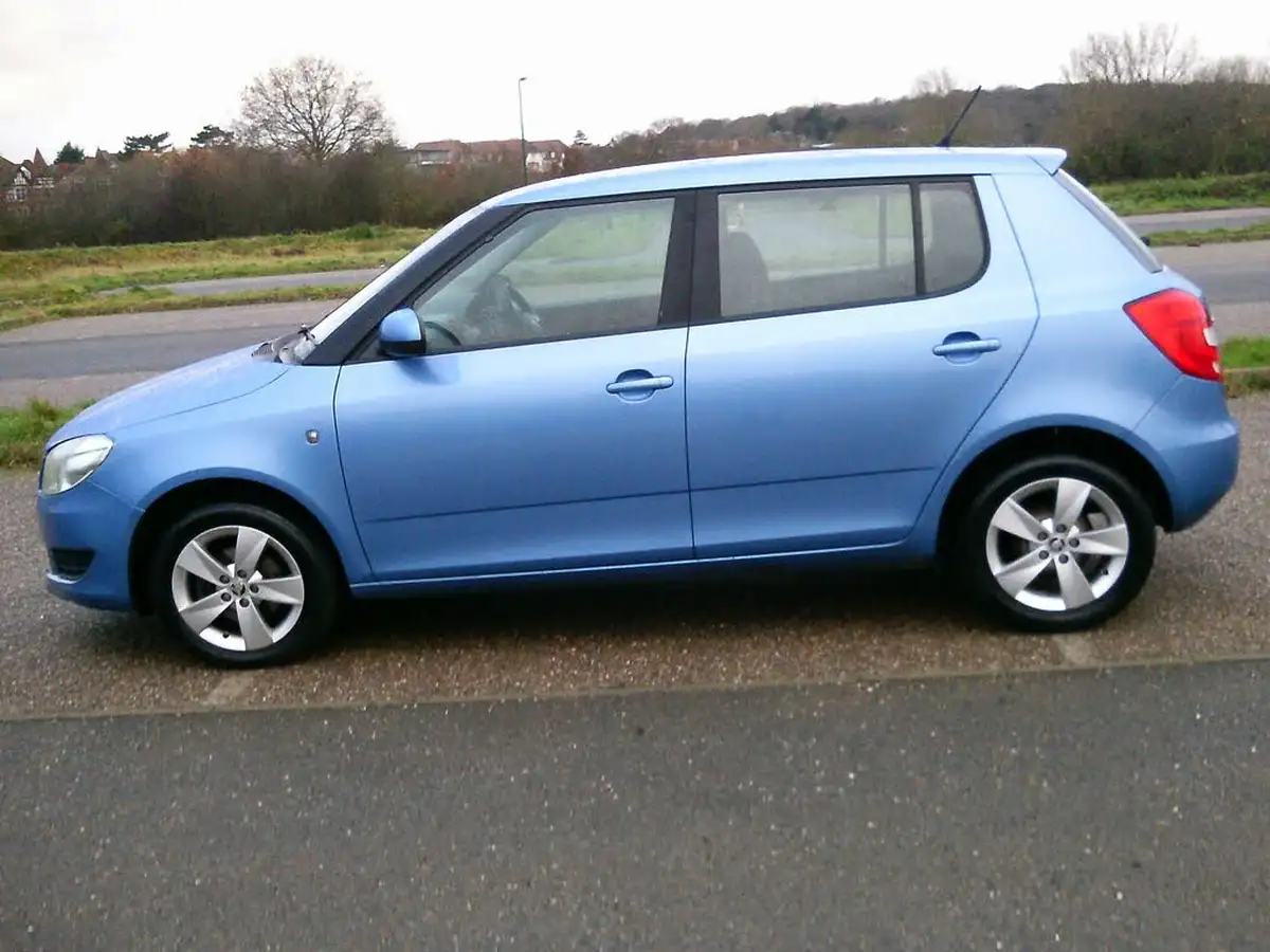 2013-skoda-fabia-12-se-70bhp-hatchback-1198cc-big-7