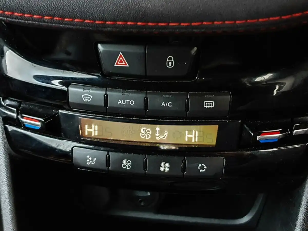 2017-peugeot-208-16-thp-gti-prestige-big-16