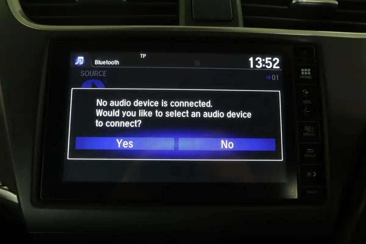 2015-honda-civic-16-i-dtec-se-plus-honda-connect-hatchback-big-41