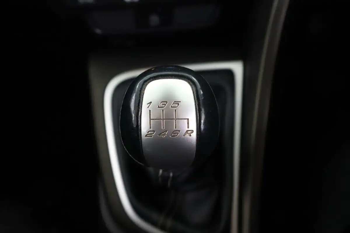 2015-honda-civic-16-i-dtec-se-plus-honda-connect-hatchback-big-17