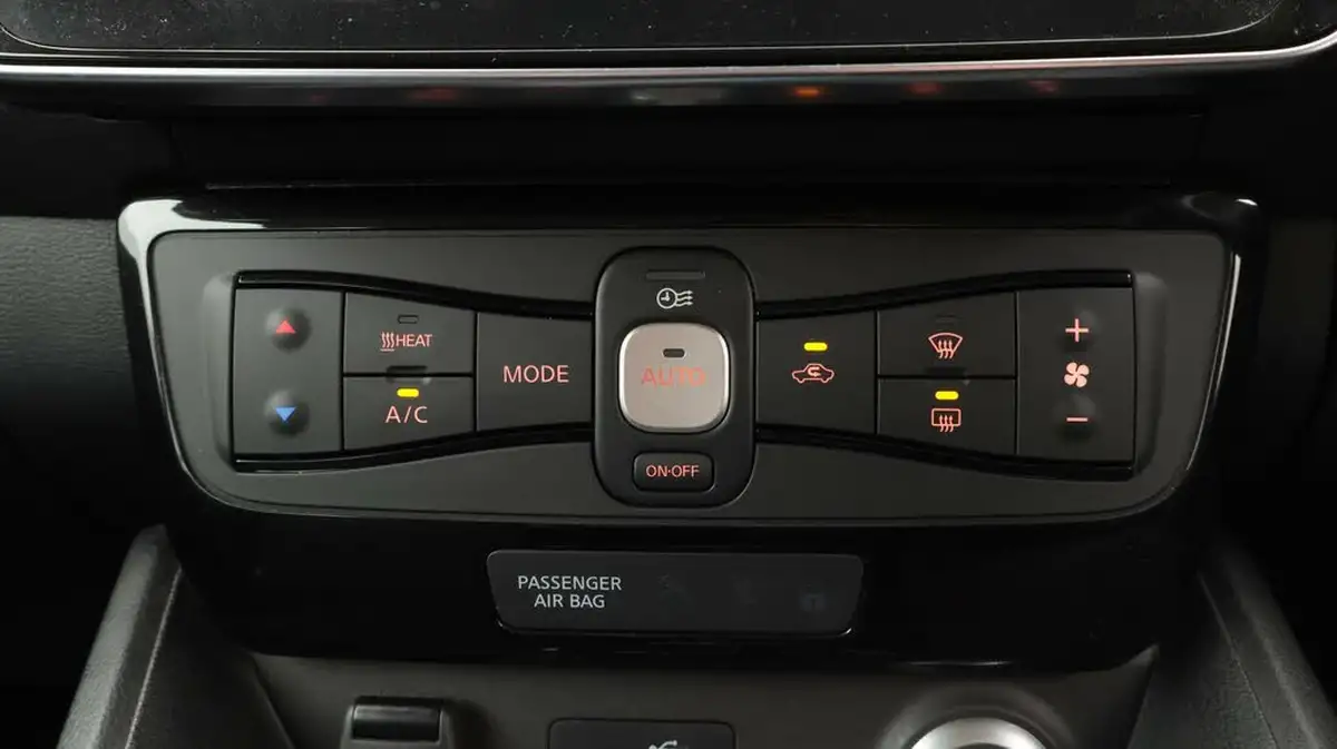 2019-nissan-leaf-e-acenta-big-12