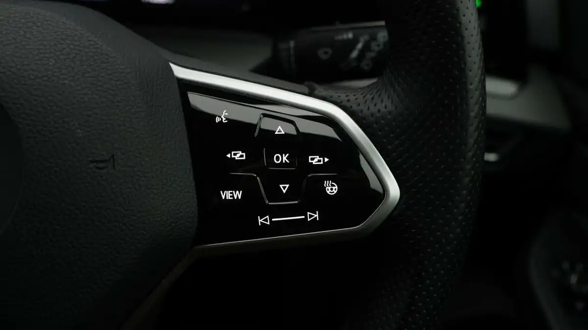 2021-volkswagen-golf-15-tsi-r-line-150ps-hatchback-big-25
