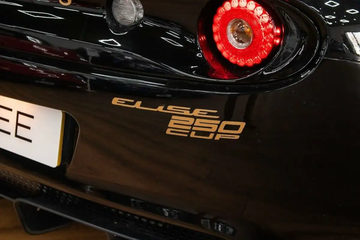 2018-lotus-elise-18-250-cup-big-26