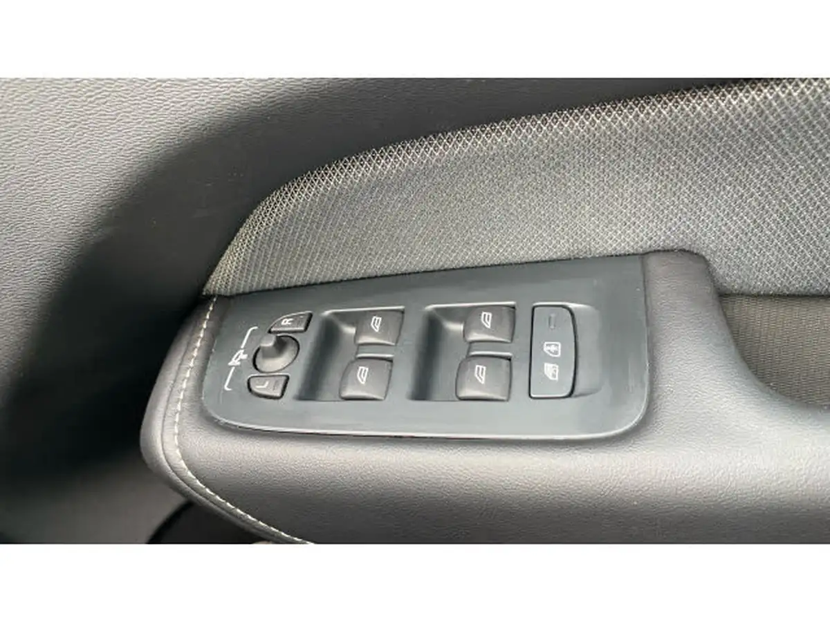 2024-volvo-xc60-20-t6-plus-black-edition-big-25