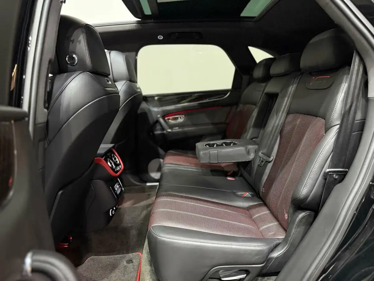 2019-bentley-bentayga-40-v8-big-54