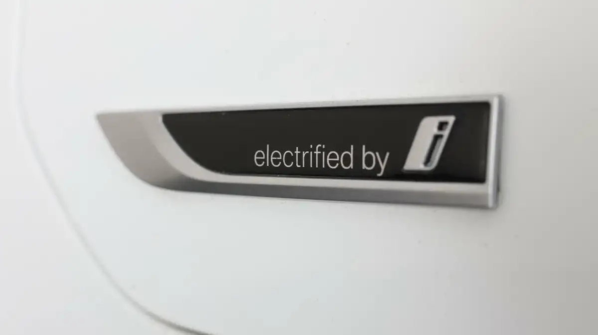 2022-bmw-3-series-20-330e-sport-touring-5d-big-20