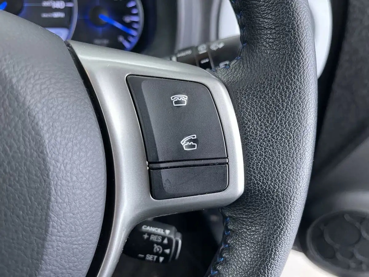 2014-toyota-yaris-15-vvt-i-trend-leather-hybrid-big-50