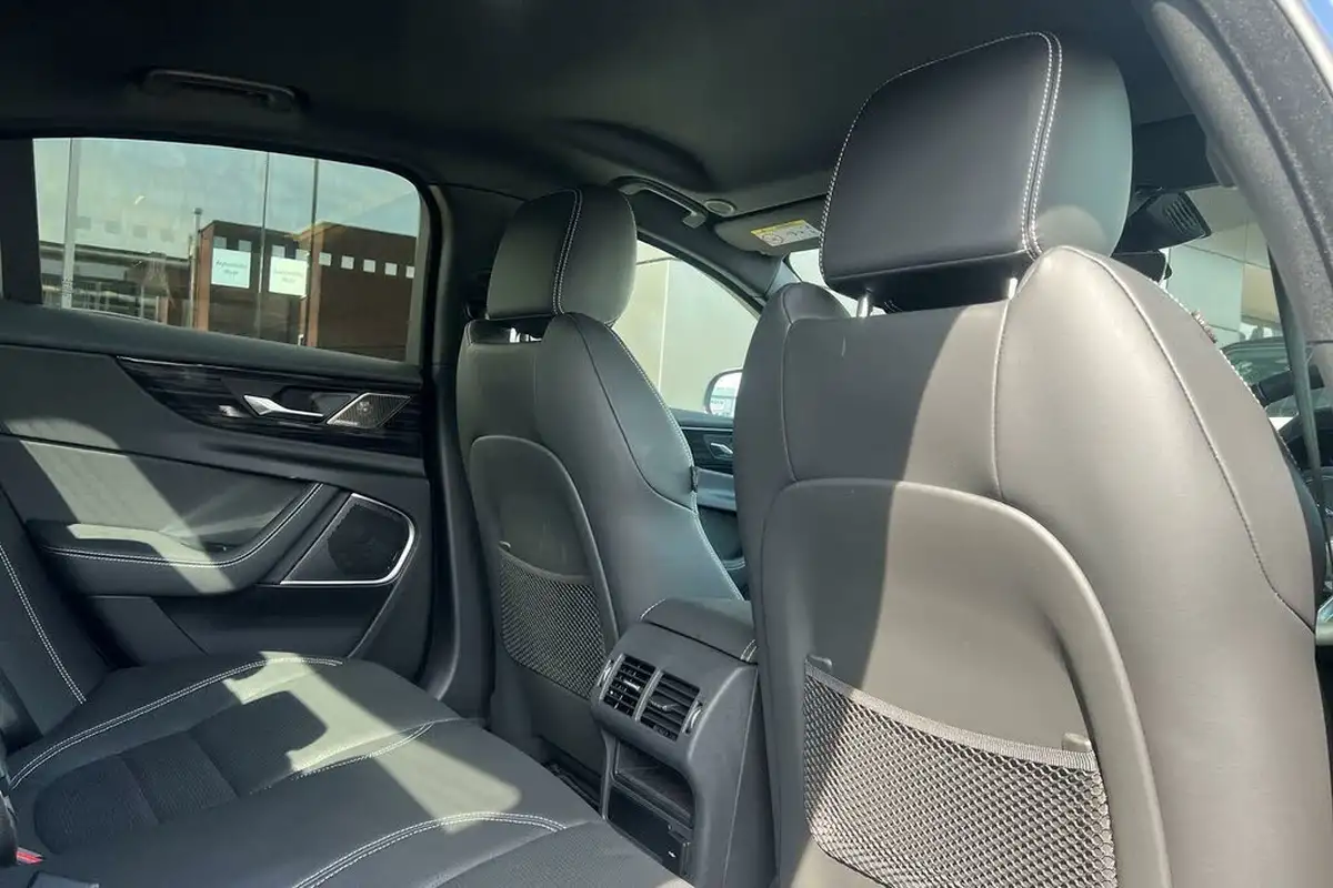 2024-jaguar-xe-20-p250-r-dynamic-hse-black-big-25