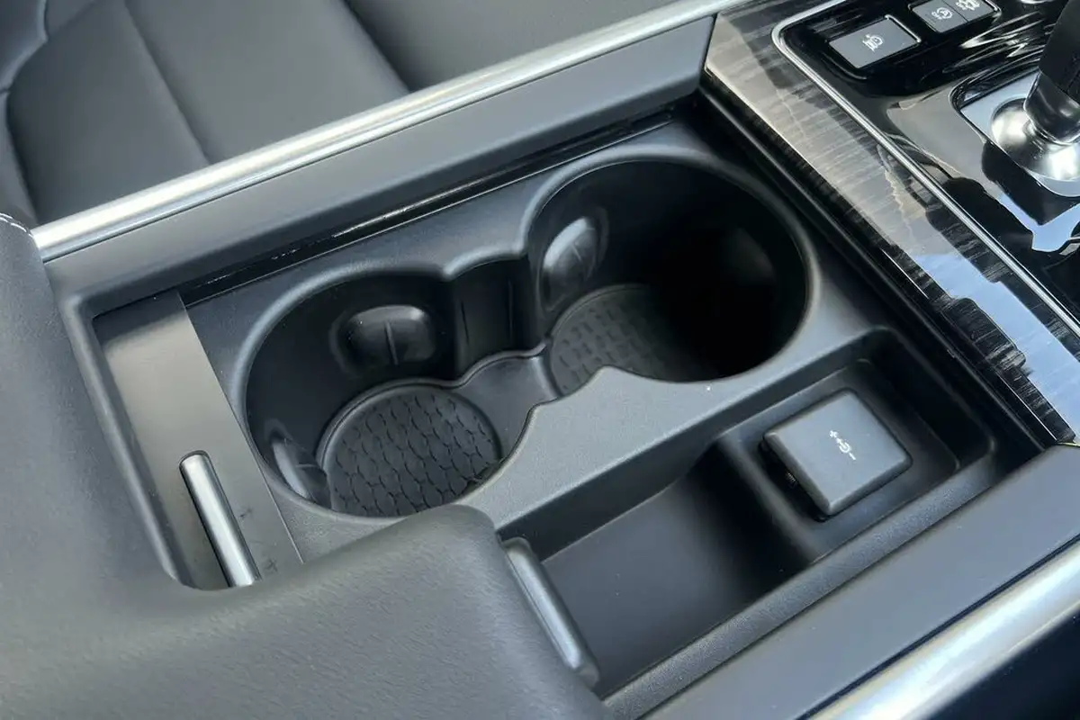 2024-jaguar-xe-20-p250-r-dynamic-hse-black-big-47