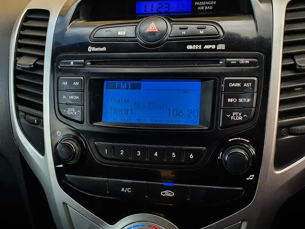 2014-hyundai-ix20-16-active-125ps-big-29