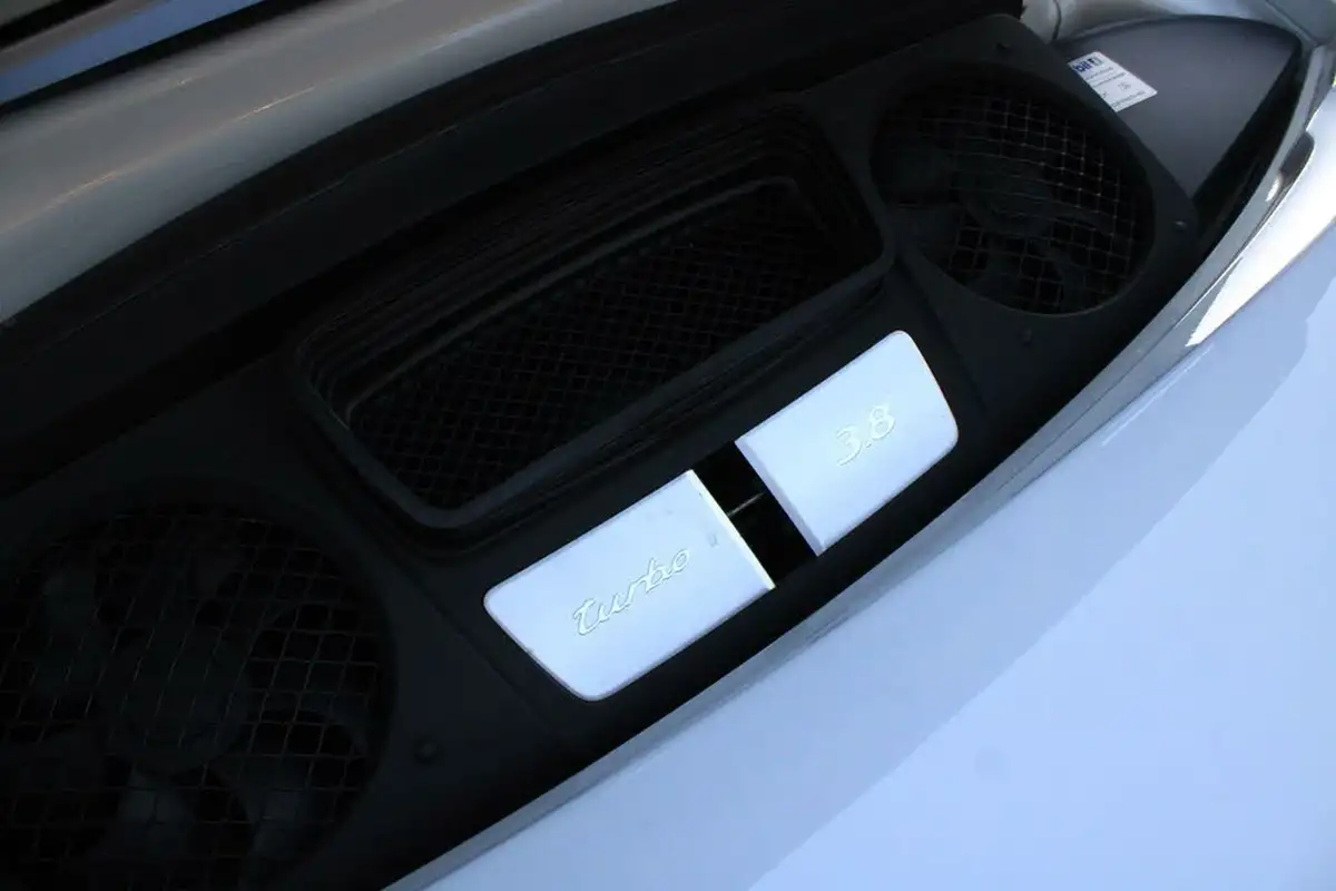 2015-porsche-911-38-turbo-coupe-big-40
